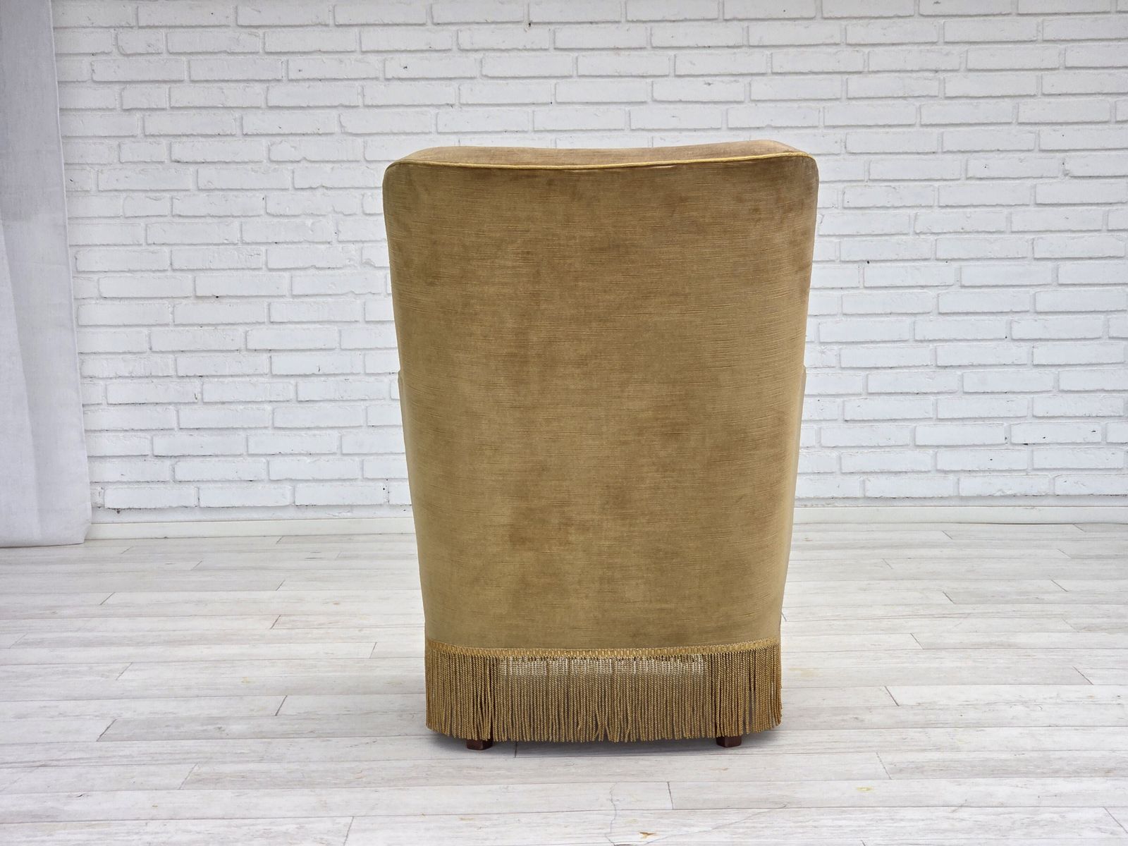 Meubels Ca. Jaren 1970, Deense Fauteuil Met Hoge Rug, Lichtgroen Meubelvelours, Beukenhout. photo