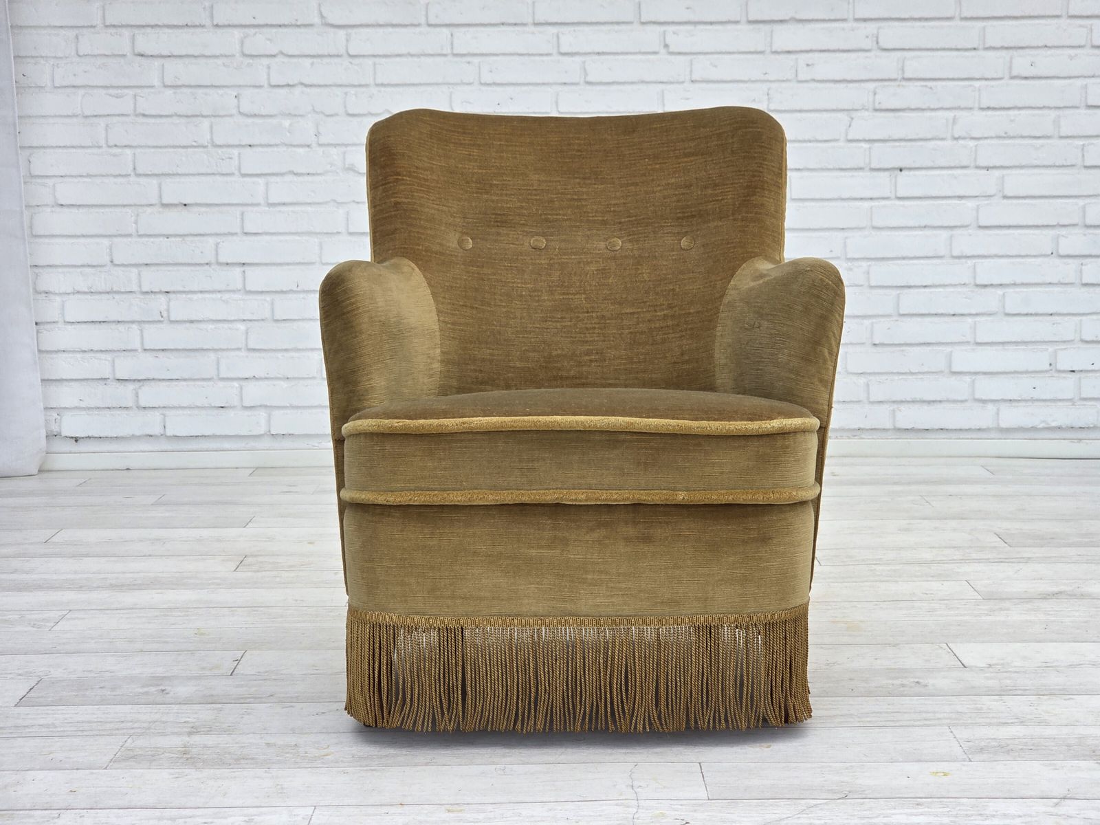 Deense Loungestoel, Ca. Jaren 1970, Lichtgroen Meubelvelours, Beukenhout. photo buy