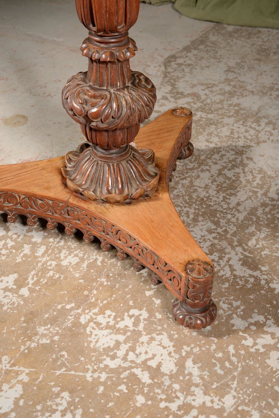 An Anglo Indian Rosewood Tilt Top Centre Table   C.1860 photo 780.0