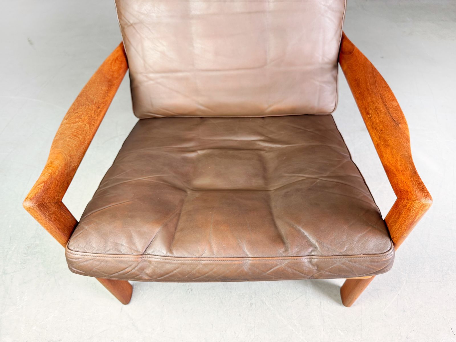 Furniture Midcentury Armchair Niels Eilersen Illum Wikkelsø High Back Ottoman photo
