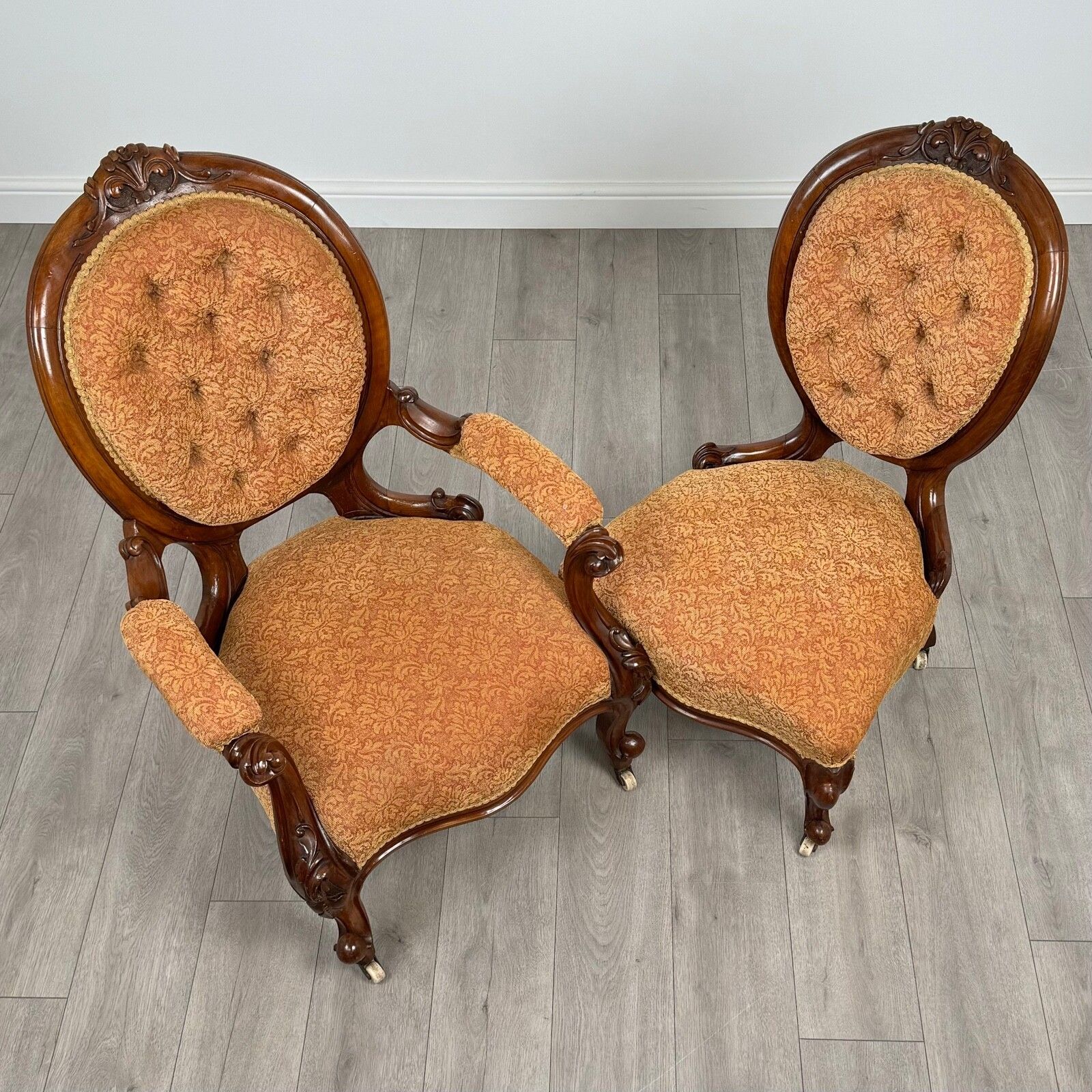 photo furniture Antique 19th Century Pair Of Fine Quality Armchairs In Mahogany