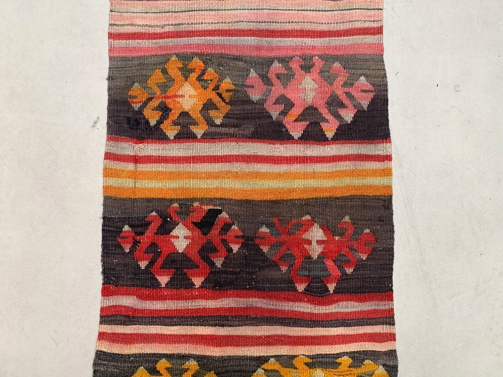 photo furniture Old Turkish Narrow Kilim Runner 263x62 Cm Shabby Chic, Vintage Kelim