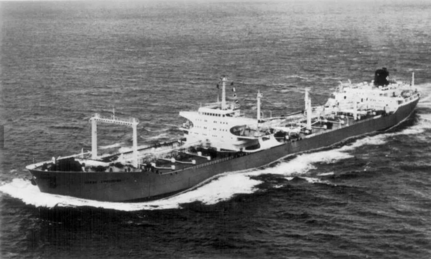 Naess Sovereign, Lithograph By Laurence Dunn photo vinterior