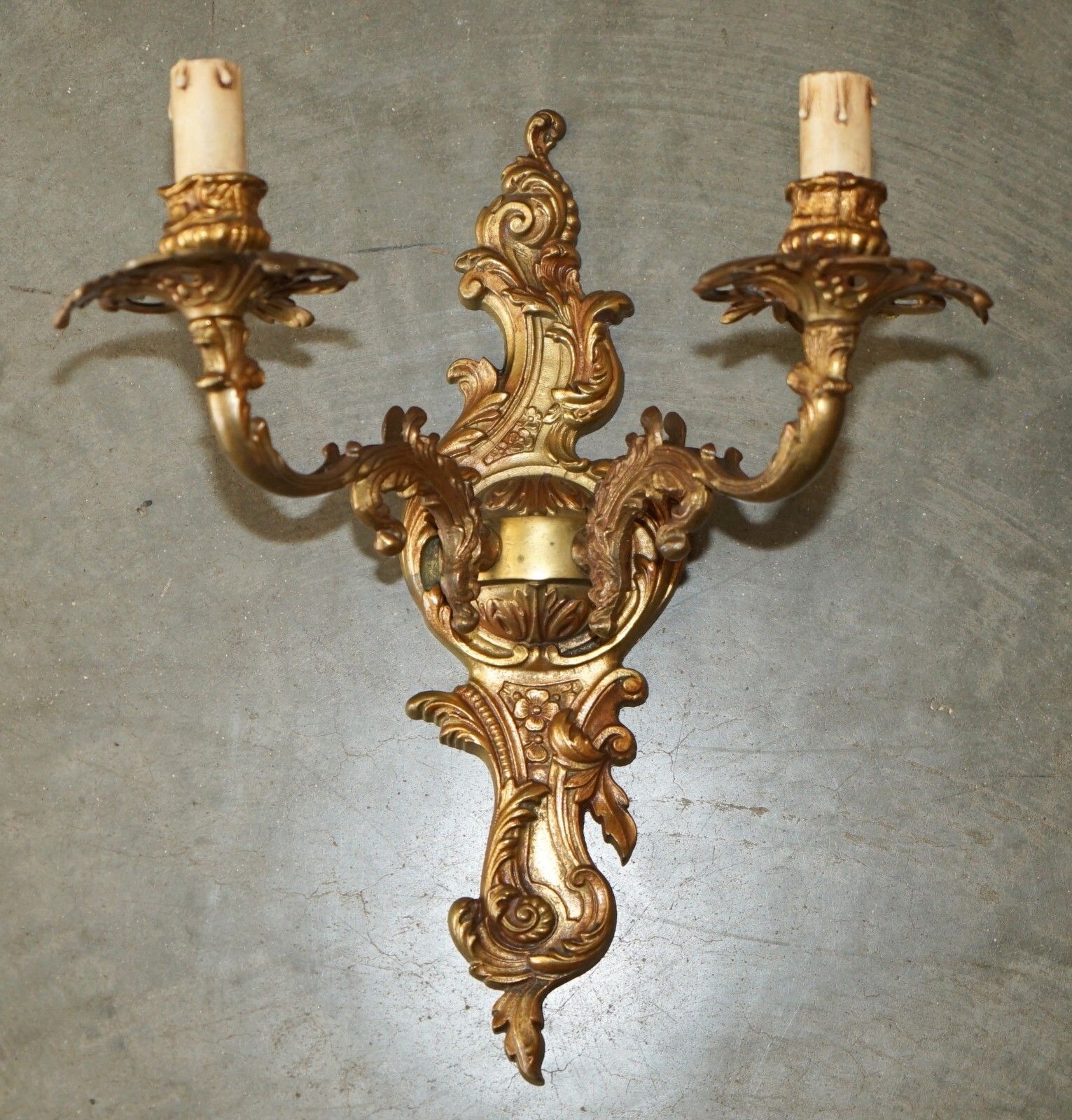 photo vinterior Ornate Pair Of Stunning Antique French 1920's Bronzed Candle Sconce Wall Lights