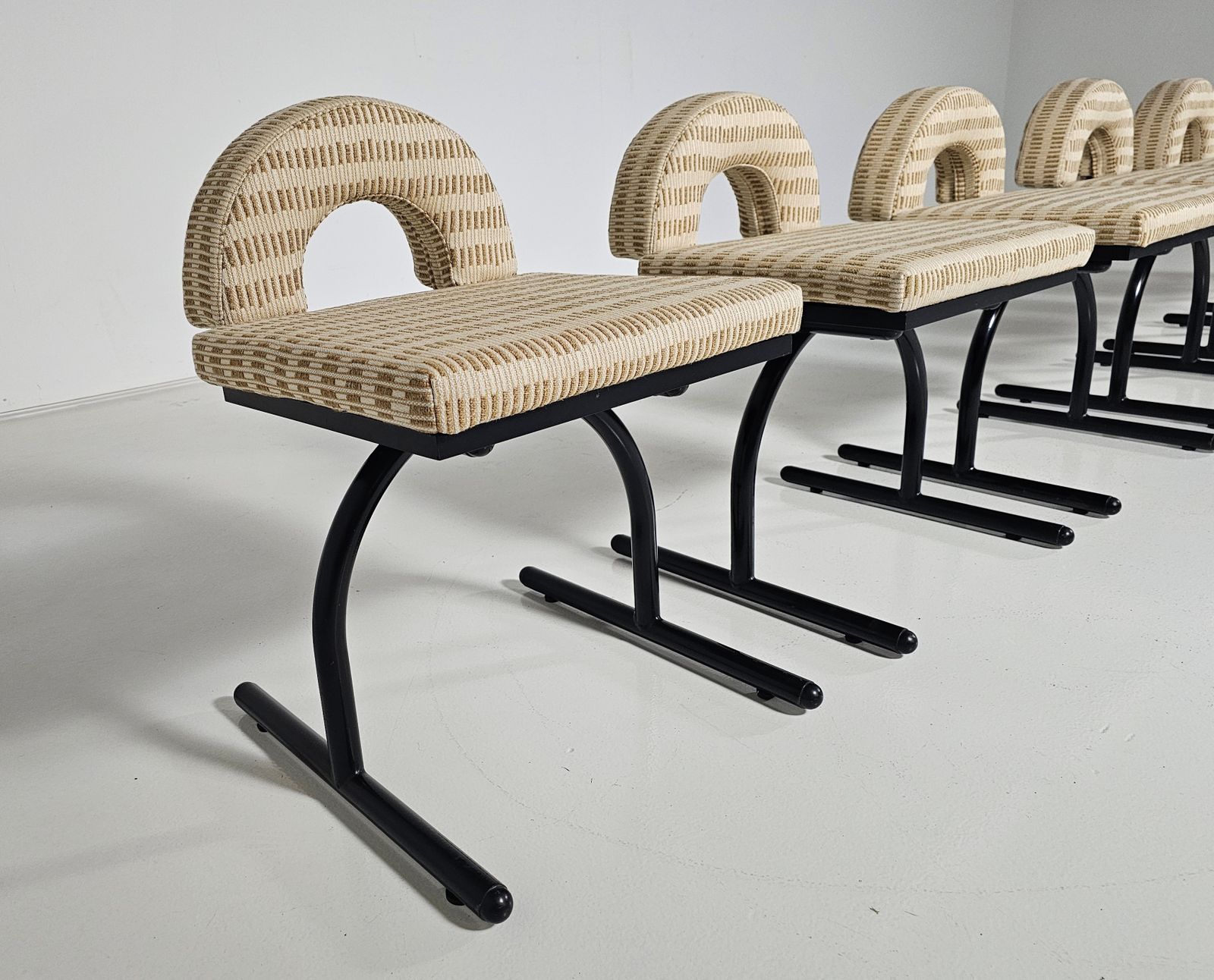 Set Of 8 Memphis Style Chairs Attributed To Saporiti, Italy, 1980s photo vinterior