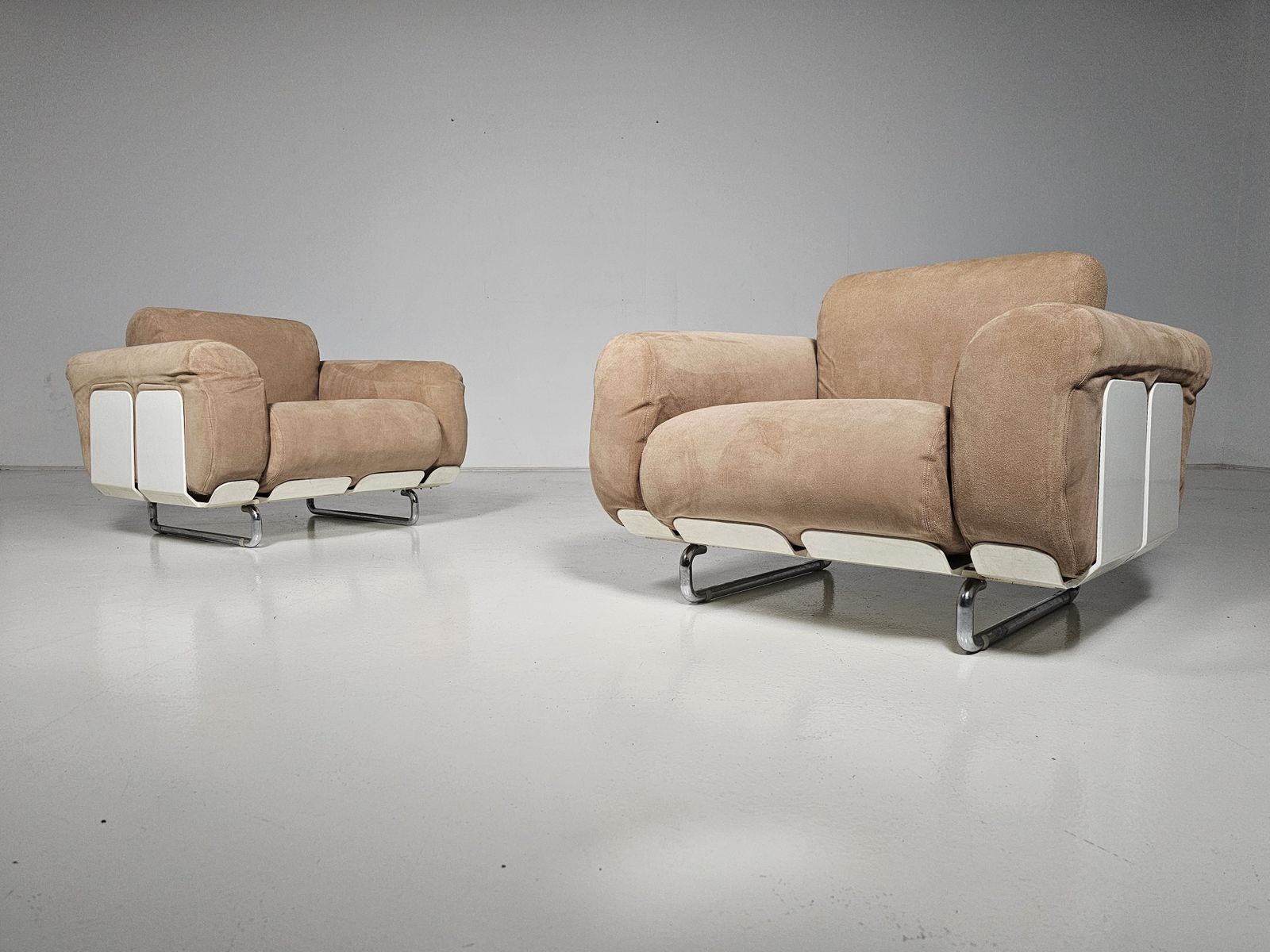 Pair Of Senzafine Lounge Chairs In Original Suede By Eleonore Peduzzi Riva For Zanotta, 1960s photo 5000.0
