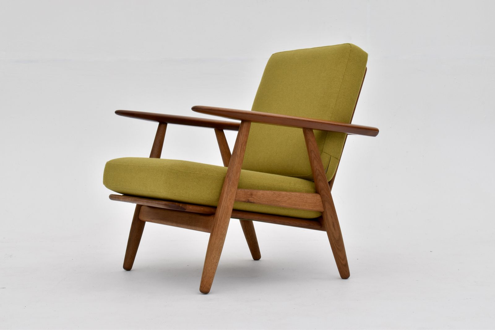 photo vintage Hans Wegner Ge240 Oak & Teak Cigar Chair For Getama