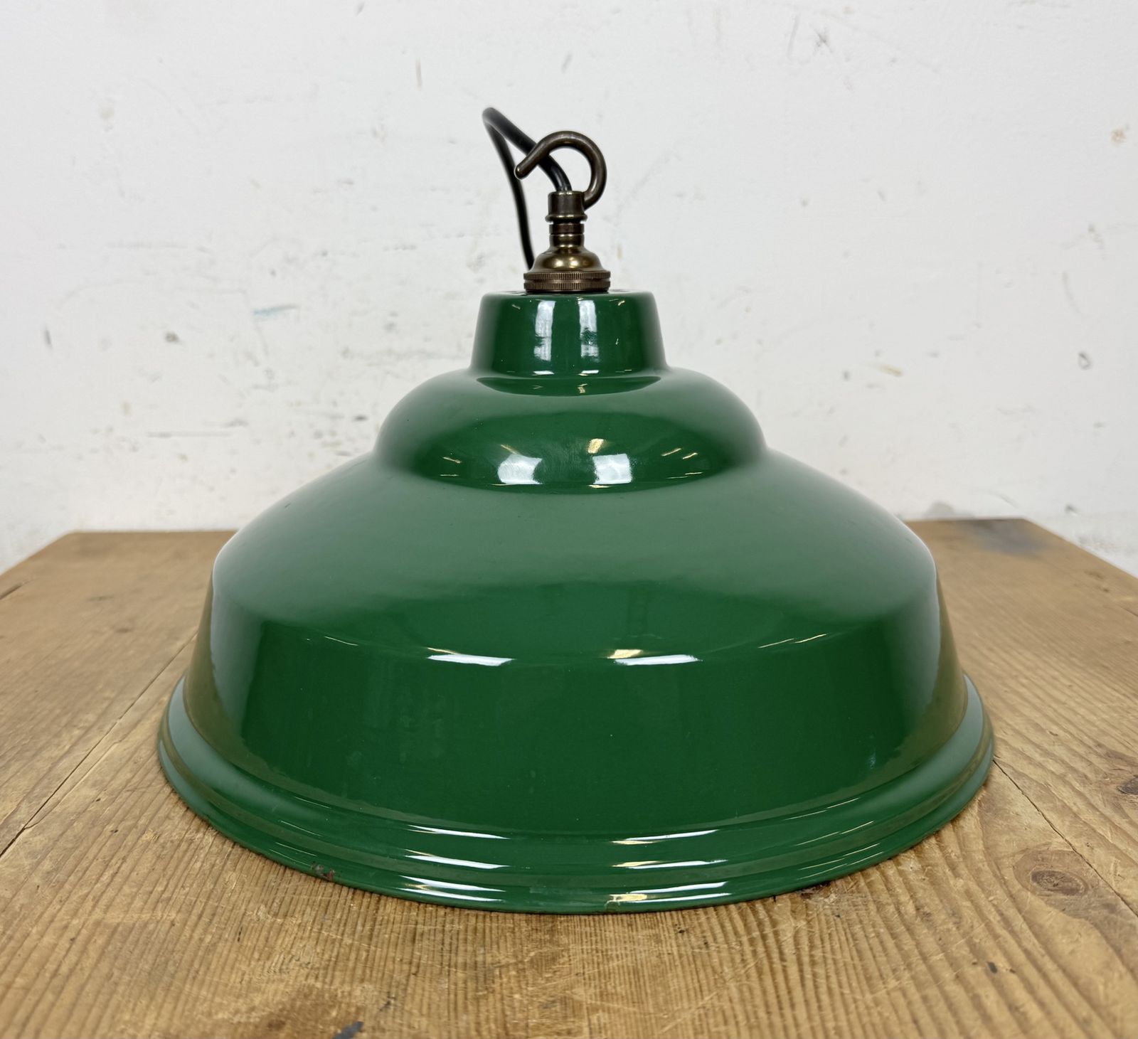 photo vintage Industrial British Green Enamel Factory Pendant Lamp, 1960s