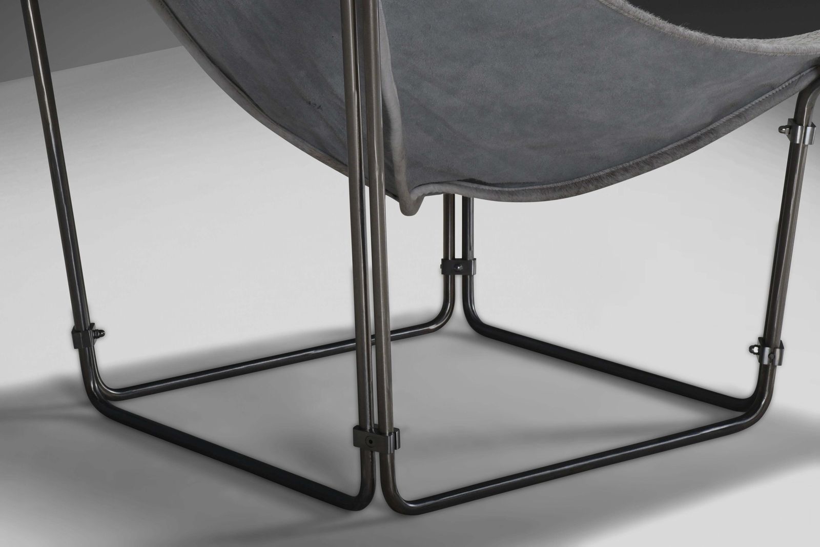 photo vinterior ‘Buffalo’ Lounge Chair In Cow Hide And Steel By Kwok Hoi Chan, France 1969
