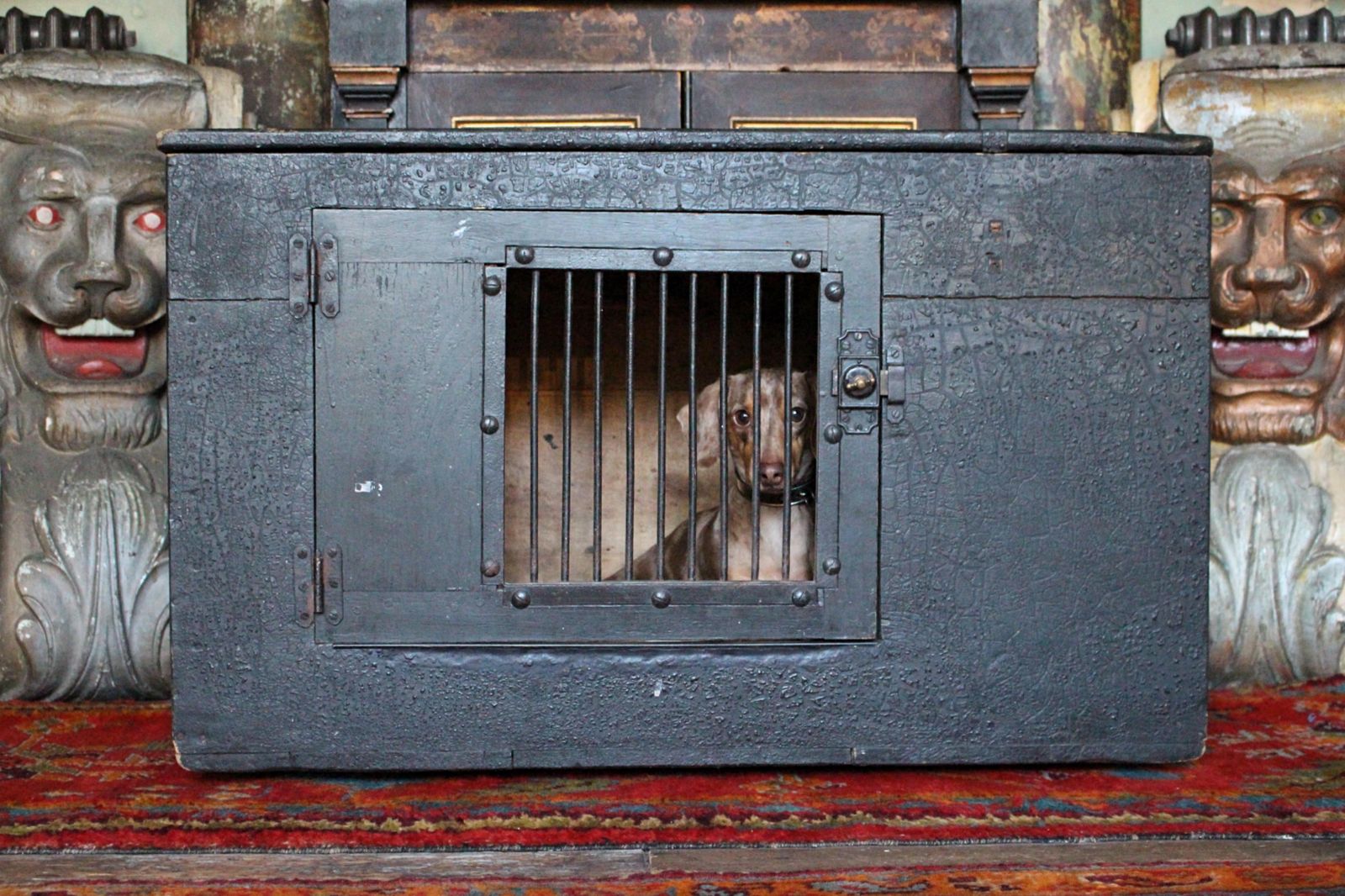 photo vintage Early 19th C Georgian Original Painted Green Pitch Pine Dog Box Bed Crate