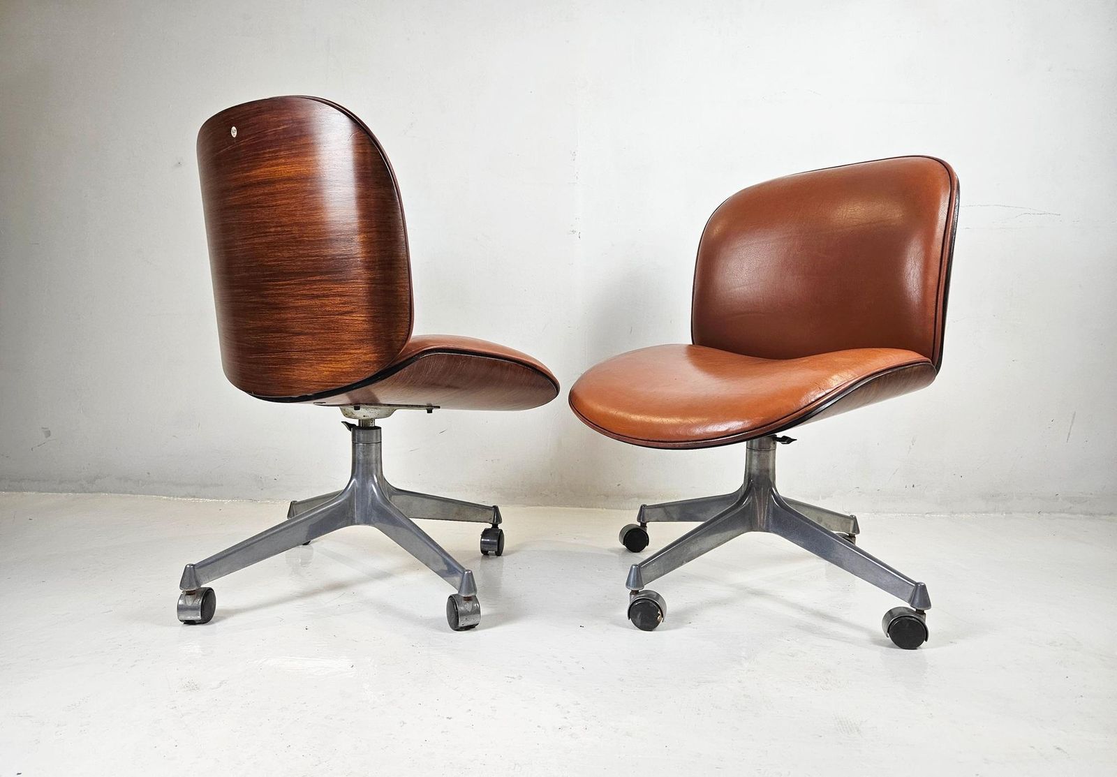 2373.0 Pair Of Swivel Desk Chairs "Terni" By Ico Parisi For Mim Rome Italy photo