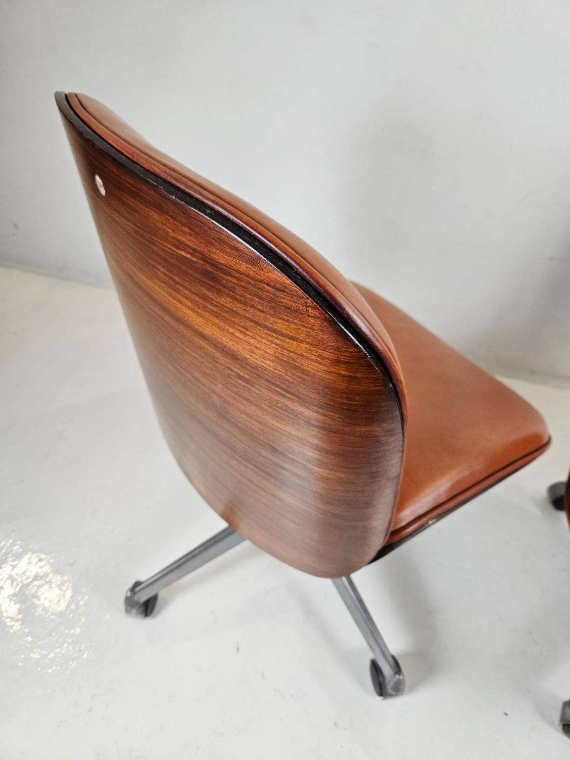 photo vinterior Pair Of Swivel Desk Chairs "Terni" By Ico Parisi For Mim Rome Italy