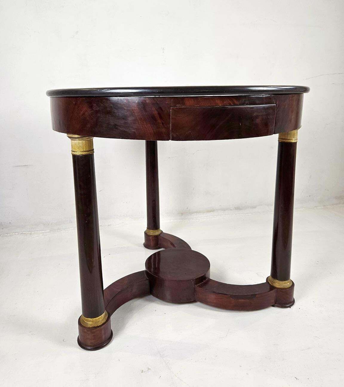 photo furniture Empire 19th Century Round Pedestal Table France