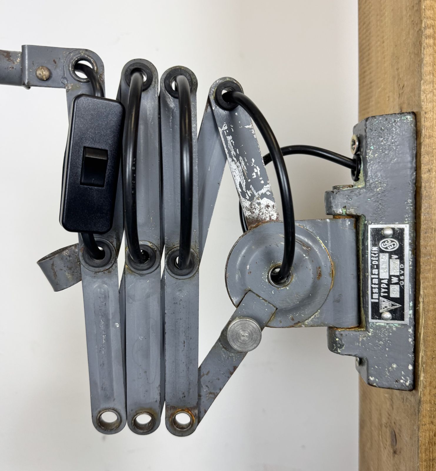 Grey Industrial Gooseneck Scissor Wall Lamp From Elektroinstala, 1960s photo vintage