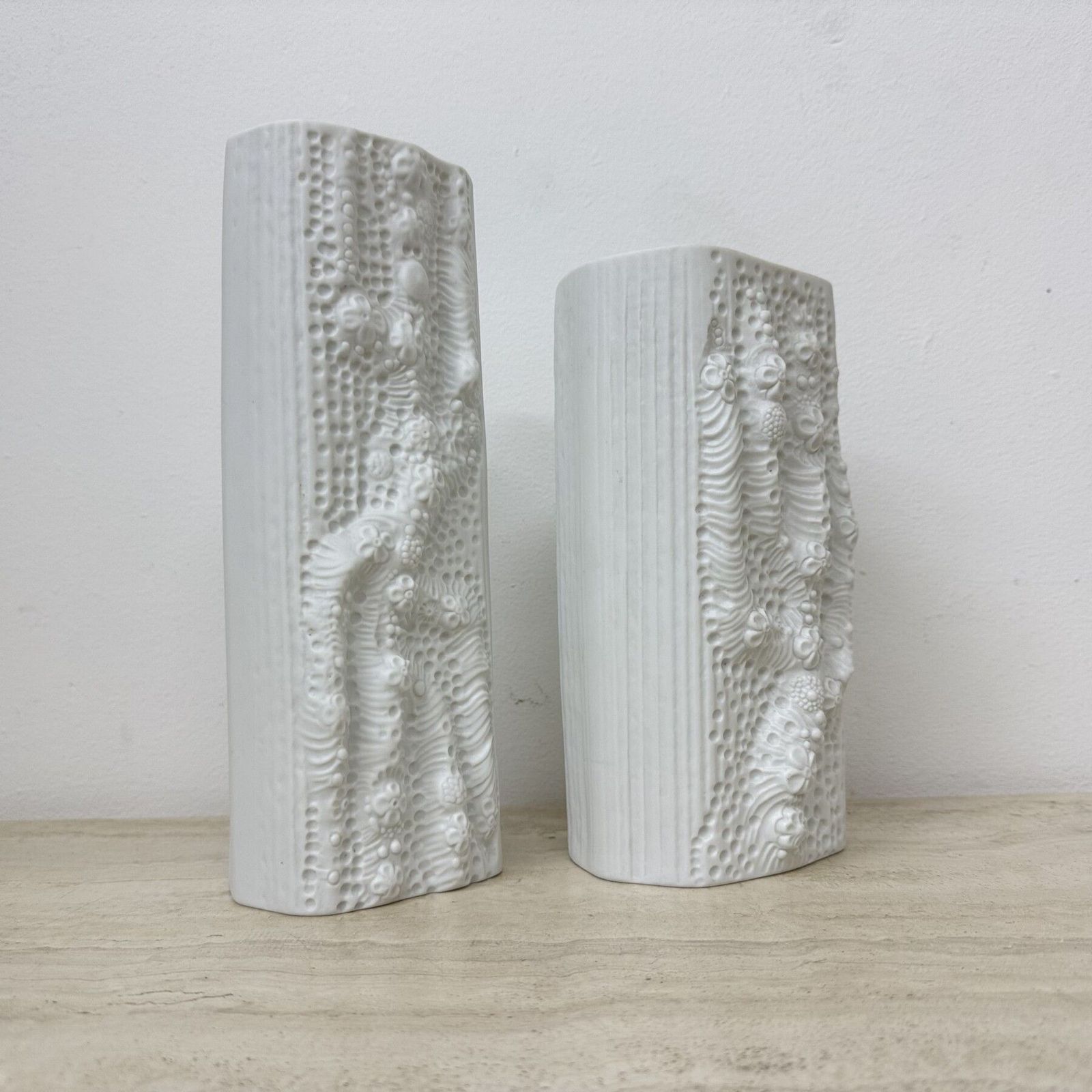 photo vintage Martin Freyer For Rosenthal Bisque Reliëf Azu Vase Op Art 1970s