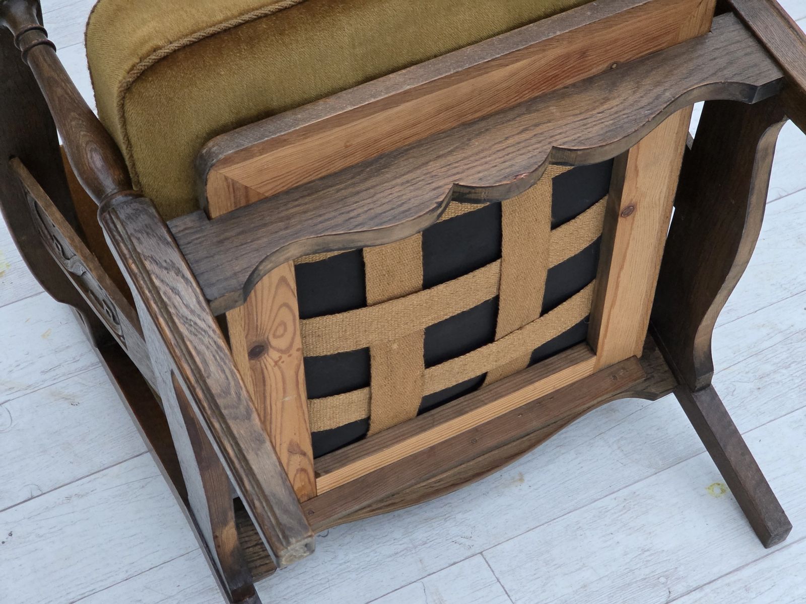 photo vinterior 1950s, Danish Vintage Armchair, Original Green Furniture Velour, Oak Wood.