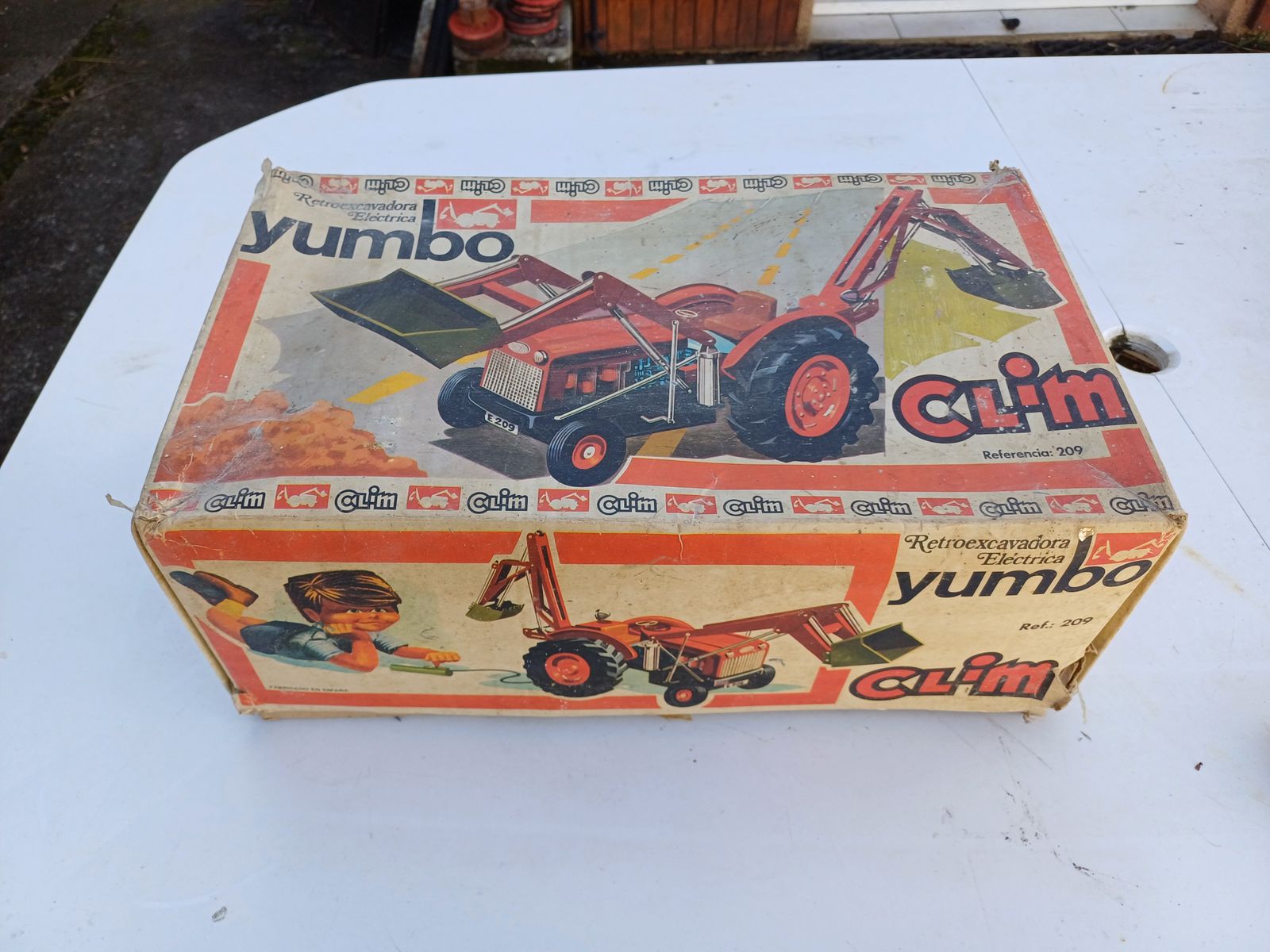 Old Toy Tractor Yumbo Retro Excavado Electrica photo Home Decor