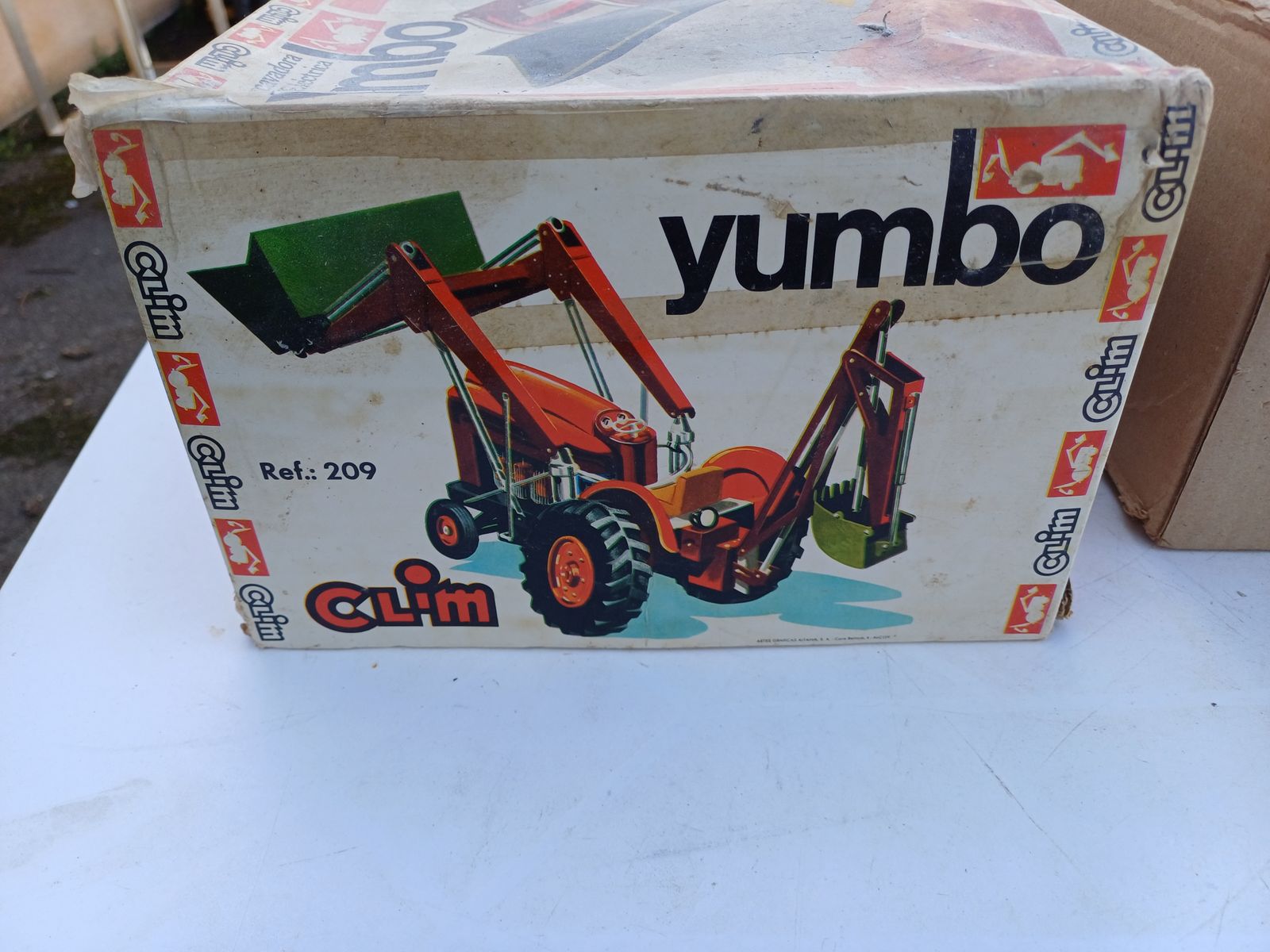 photo for sale Old Toy Tractor Yumbo Retro Excavado Electrica