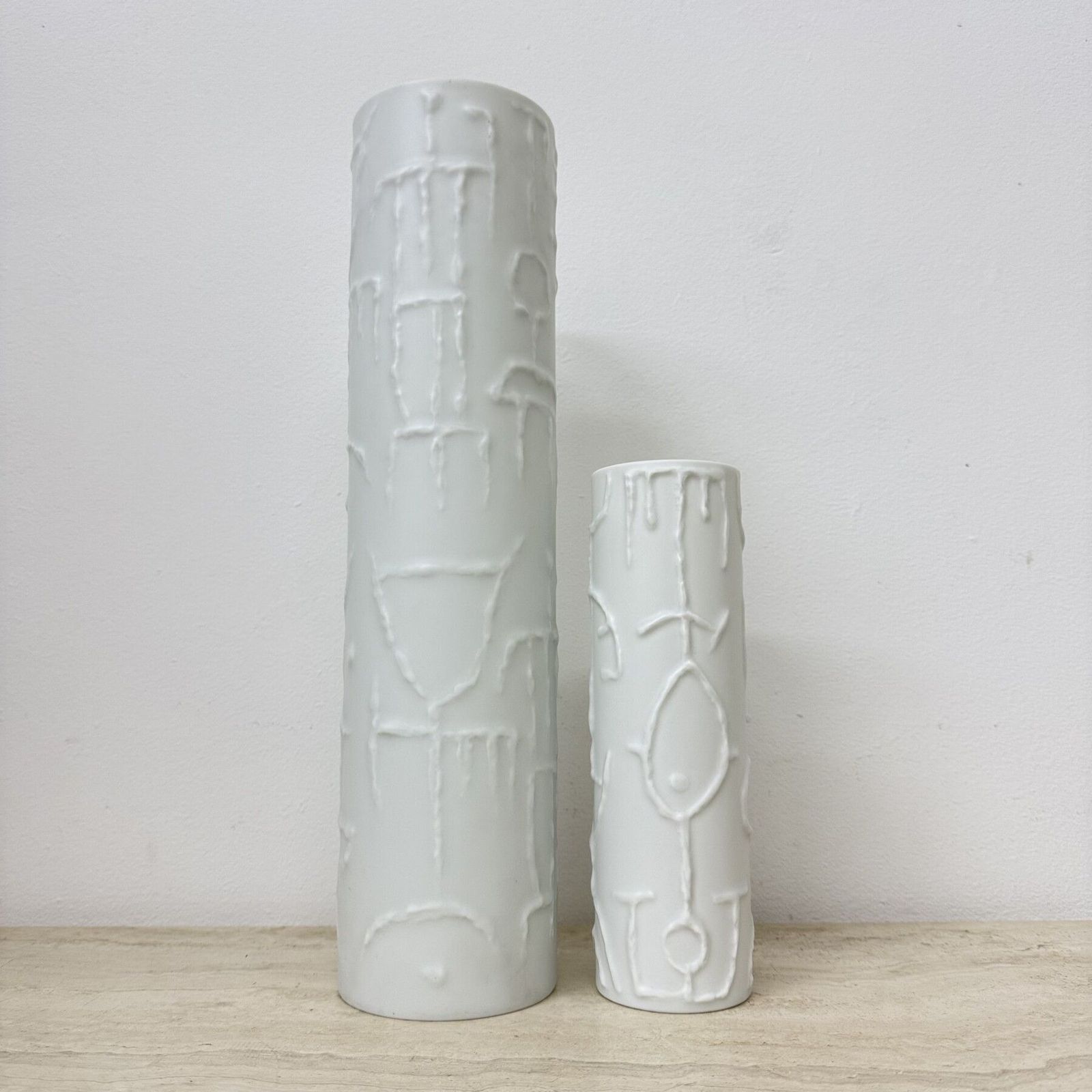photo furniture Set Van 2 Abstracte Porseleinen Vazen Van Cuno Fischer Voor Rosenthal, Duitsland, Jaren 1980