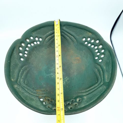 photo vinterior Thai Offering Tray Cast Metal Pedestal Offering Tray Flowers Betel Nuts Incense