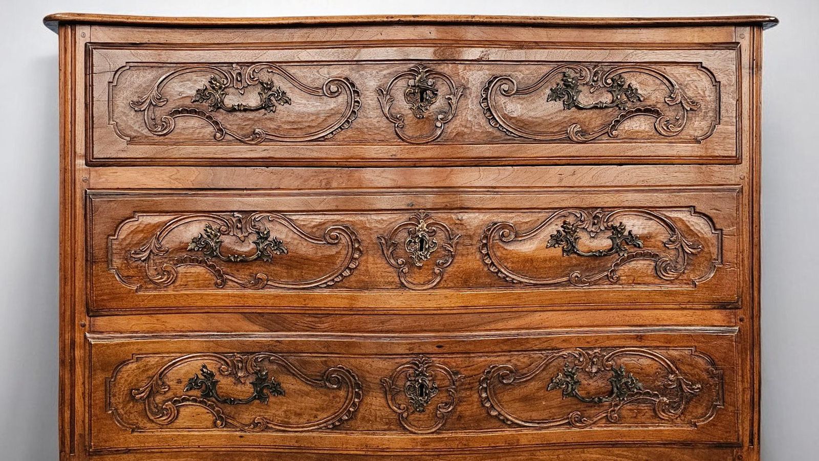 Italian Antique Luigi XV Chest Of Drawers In Solid Walnut, 1750s photo Furniture