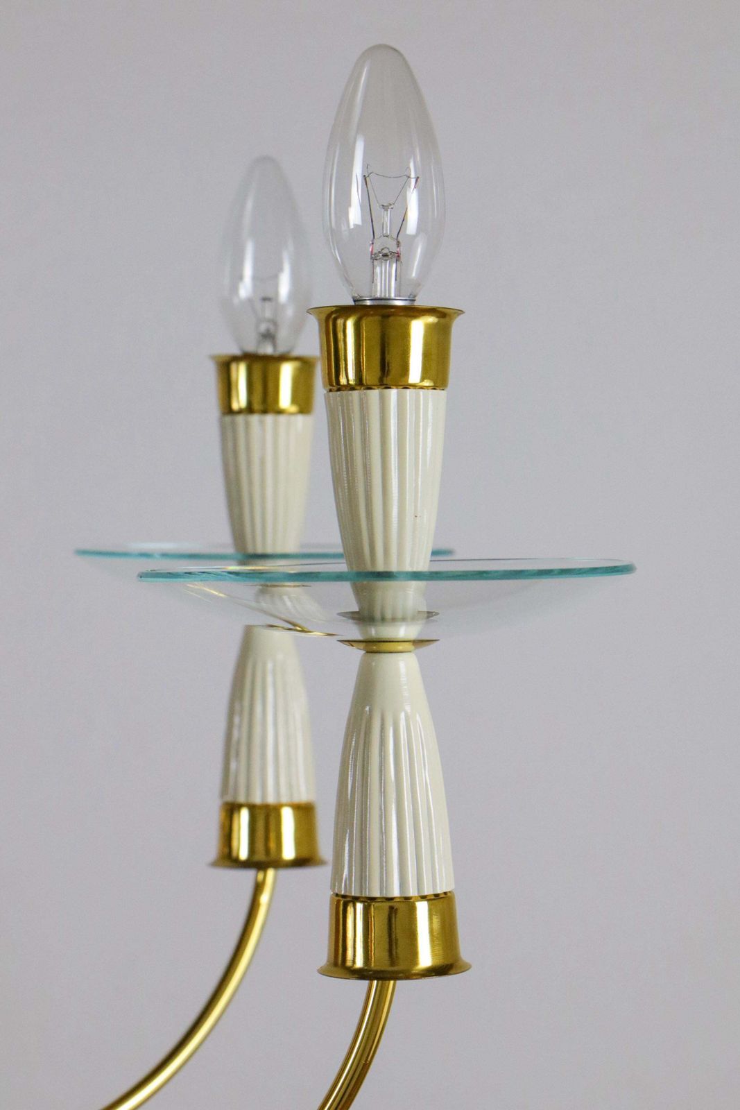 photo vintage Italian Midcentury Chandelier, 8 Lights, Gold, Ivory Color, Fontana Arte Style