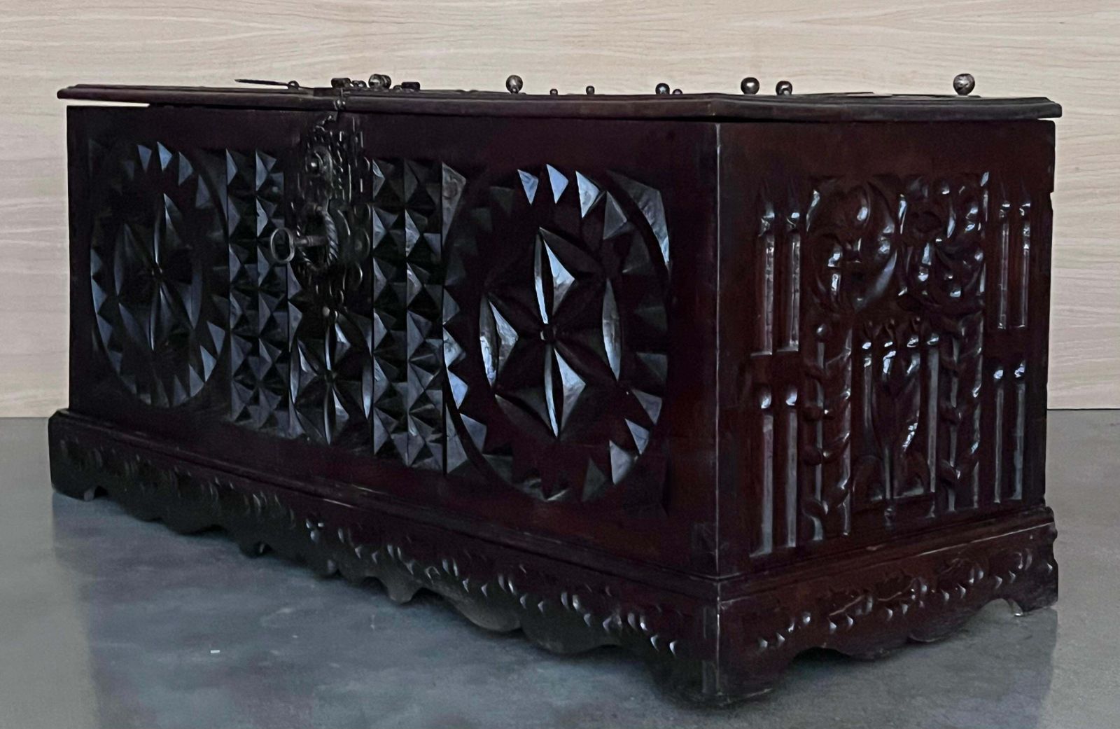 19th Century Italian Carved Cassone Trunk With Original Hardware, 1890s photo vinterior
