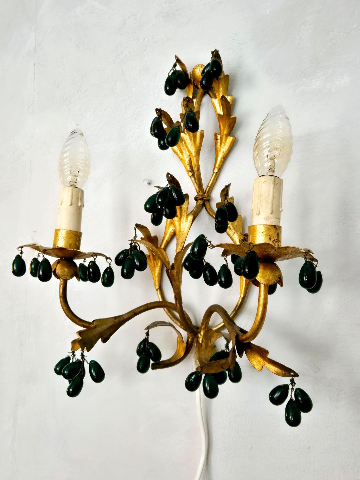 Wall Lights, Gilted Metal With Green Glass Drops, Italien Mid 1900s Regency photo vinterior