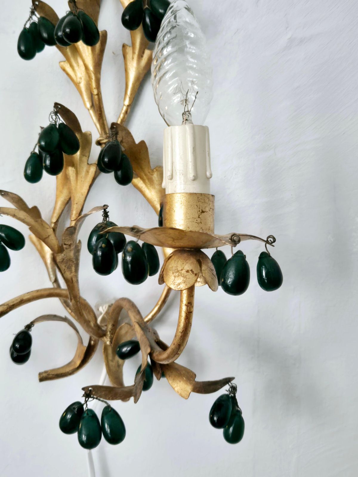 photo furniture Wall Lights, Gilted Metal With Green Glass Drops, Italien Mid 1900s Regency