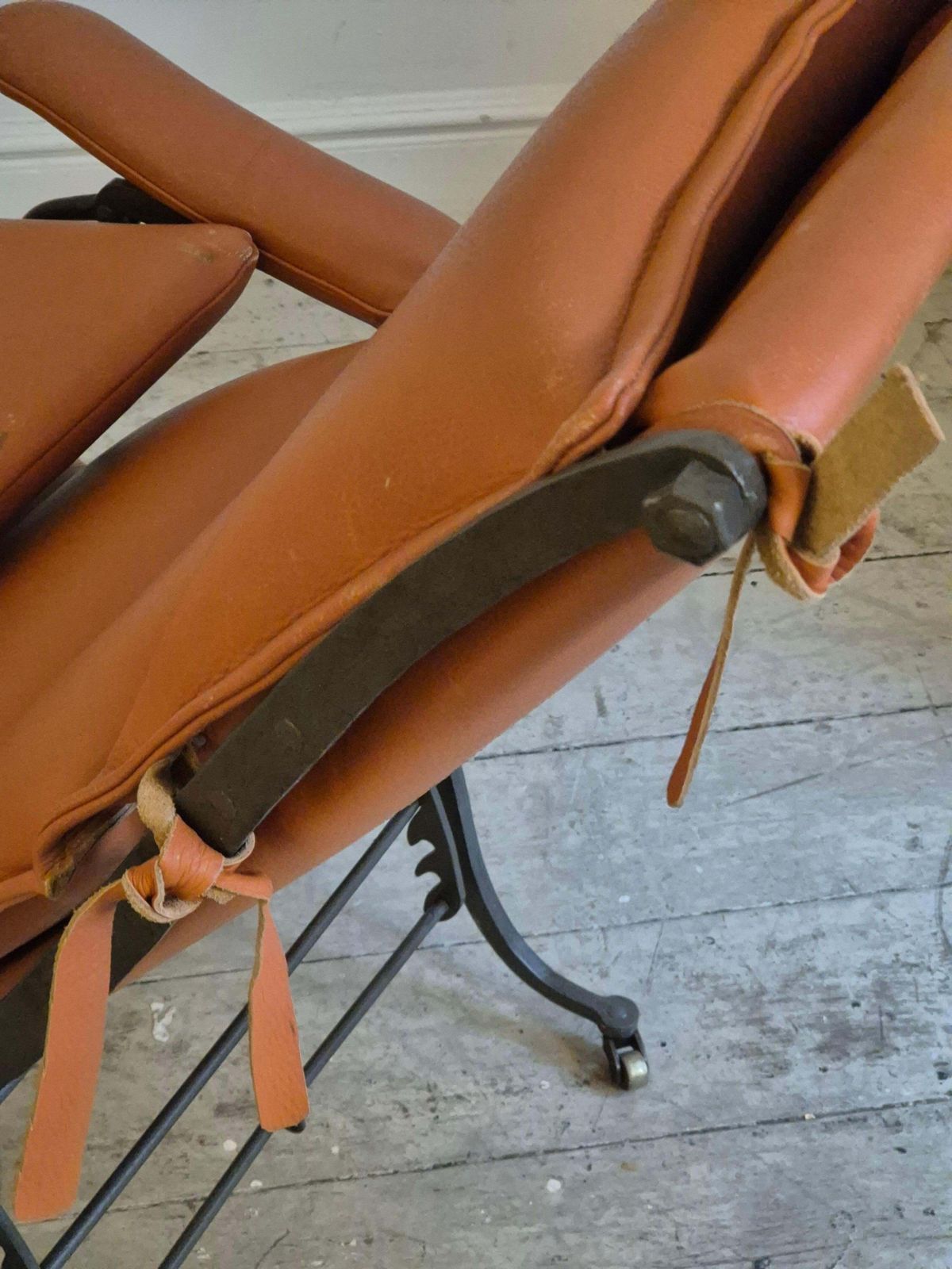 photo furniture Royal Recliner, Iron And Leather, Provenance Swedish King Oskar Ll, Late 1800s