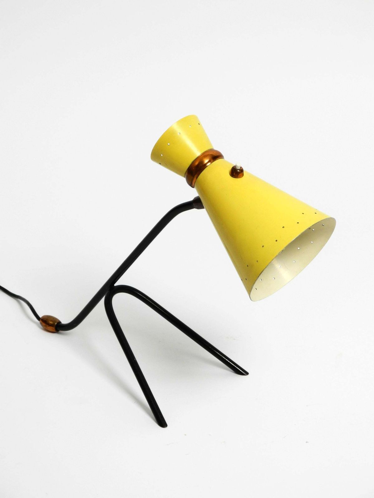 photo vintage Beautiful Large Mid Century Tripod Table Lamp With Yellow Diabolo Lampshade