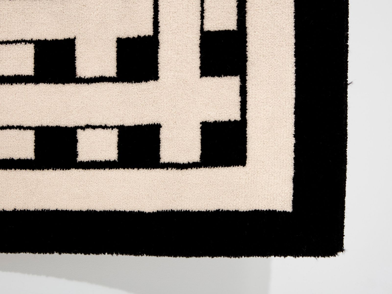 Tapis en laine touffetée noir et beige, Marcello Morandini, Melchnau Edition, 1989 photo 14887.0