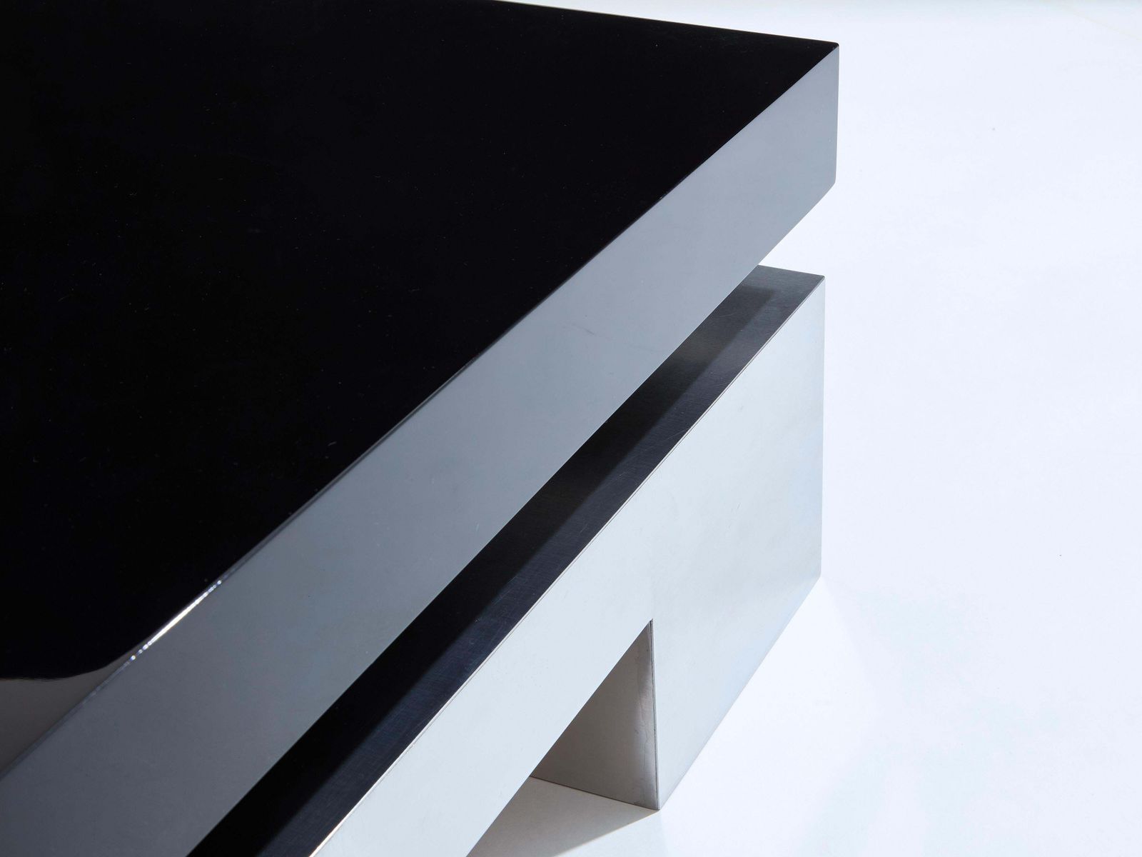 Mobilier Table basse Nadine Charteret en acier brossé laqué noir, 1972 photo