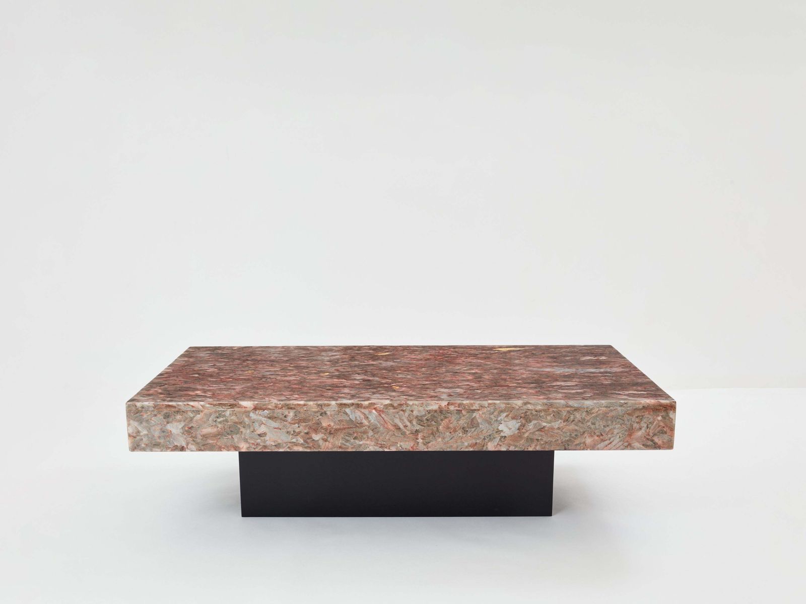 Table basse italienne en albâtre cristallin rose, fin des années 1970 photo for sale