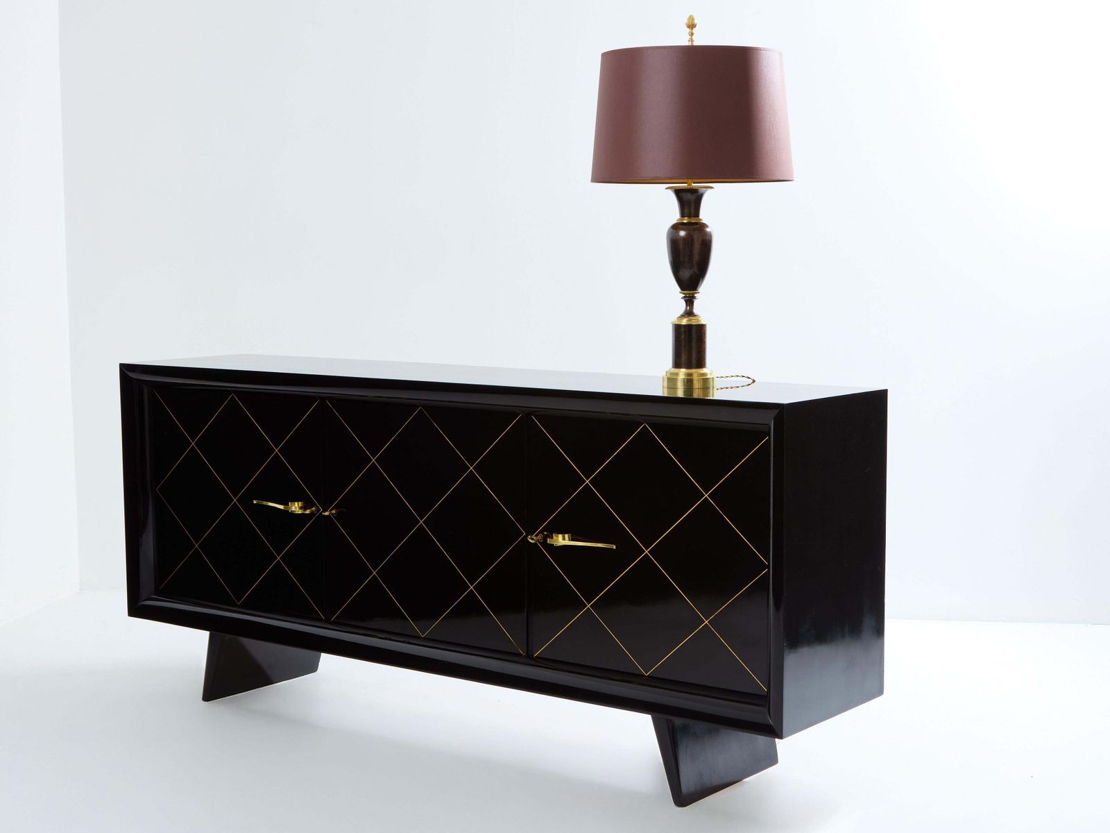 photo furniture Enfilade Suzanne Guiguichon en sycomore ébénisé et laiton doré, 1940