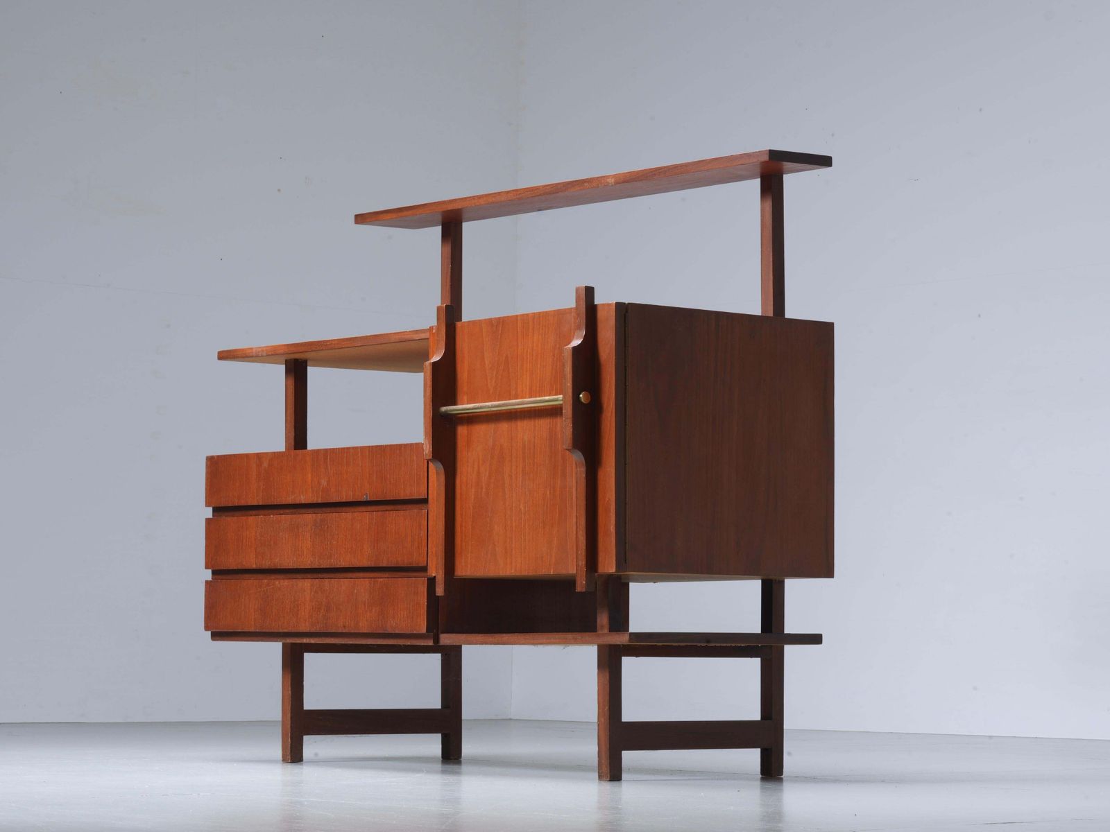 Geometrische Credenza In Hout En Messing, Italië Jaren 1960 photo furniture