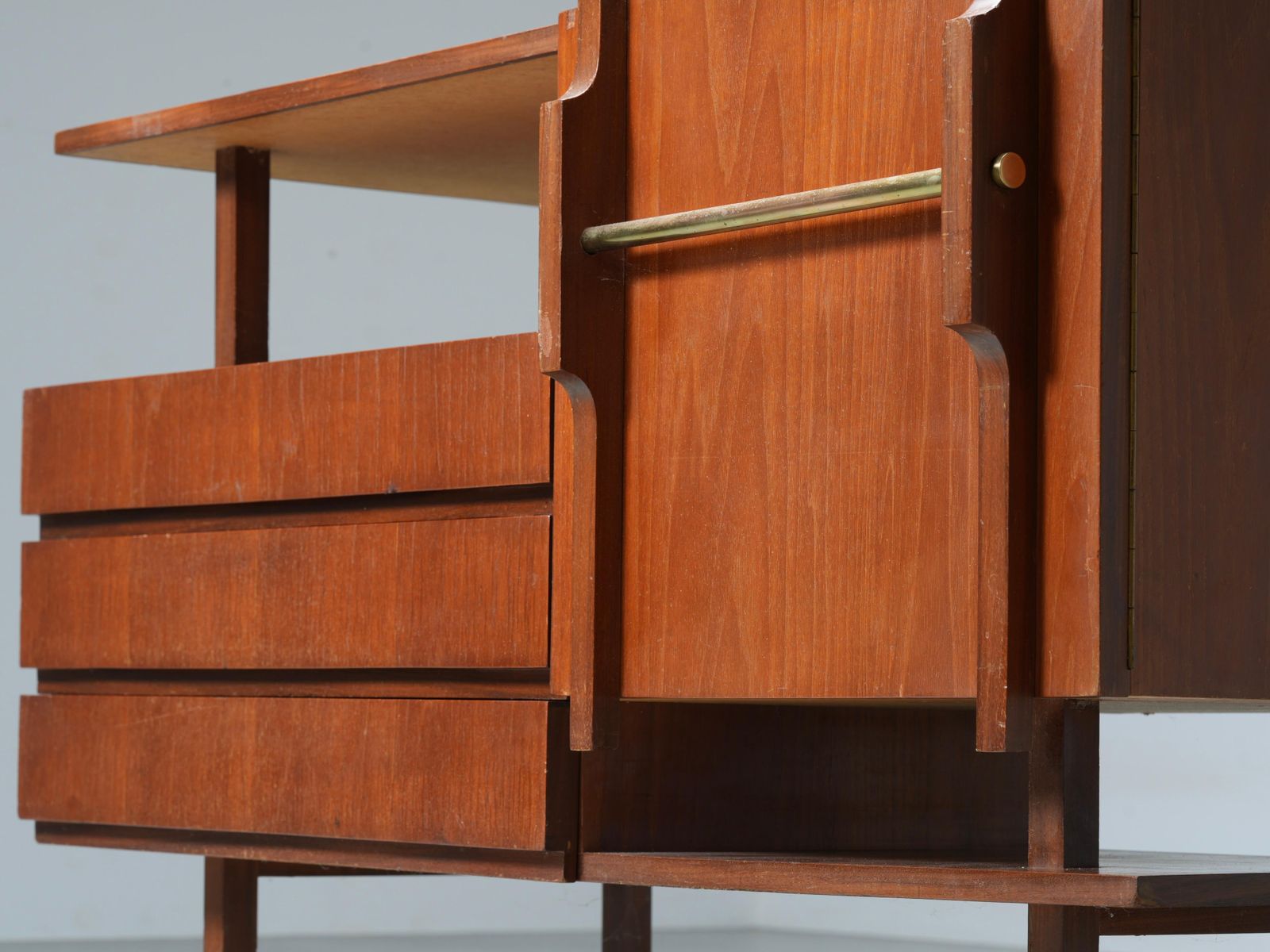 Geometrische Credenza In Hout En Messing, Italië Jaren 1960 photo for sale
