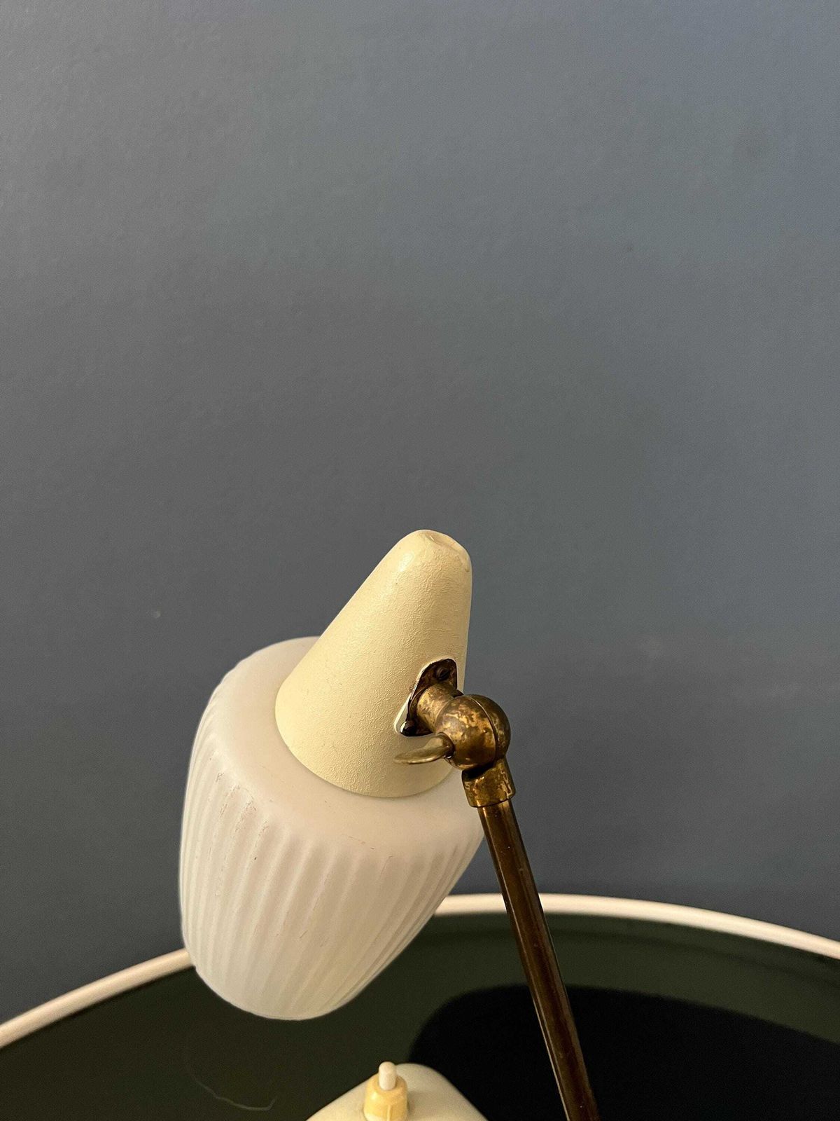 photo furniture Mid Century Art Deco Bureaulamp Met Opalineglas