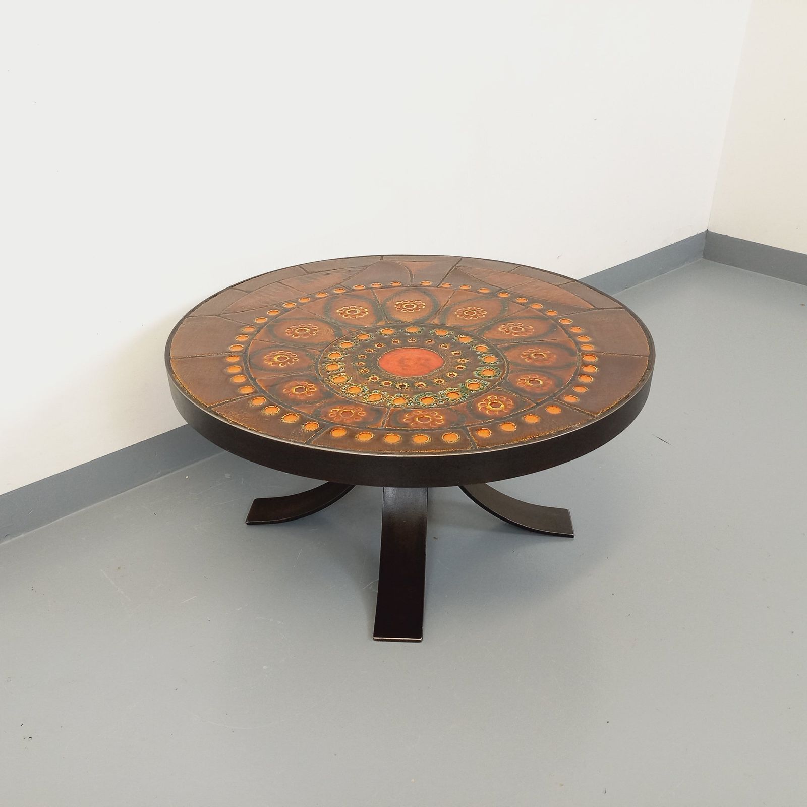 Raymond Corroyez Round Coffee Table In Ceramic And Steel photo buy
