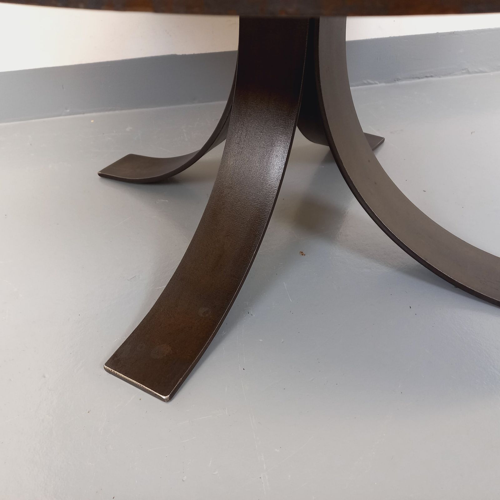 photo furniture Raymond Corroyez Round Coffee Table In Ceramic And Steel