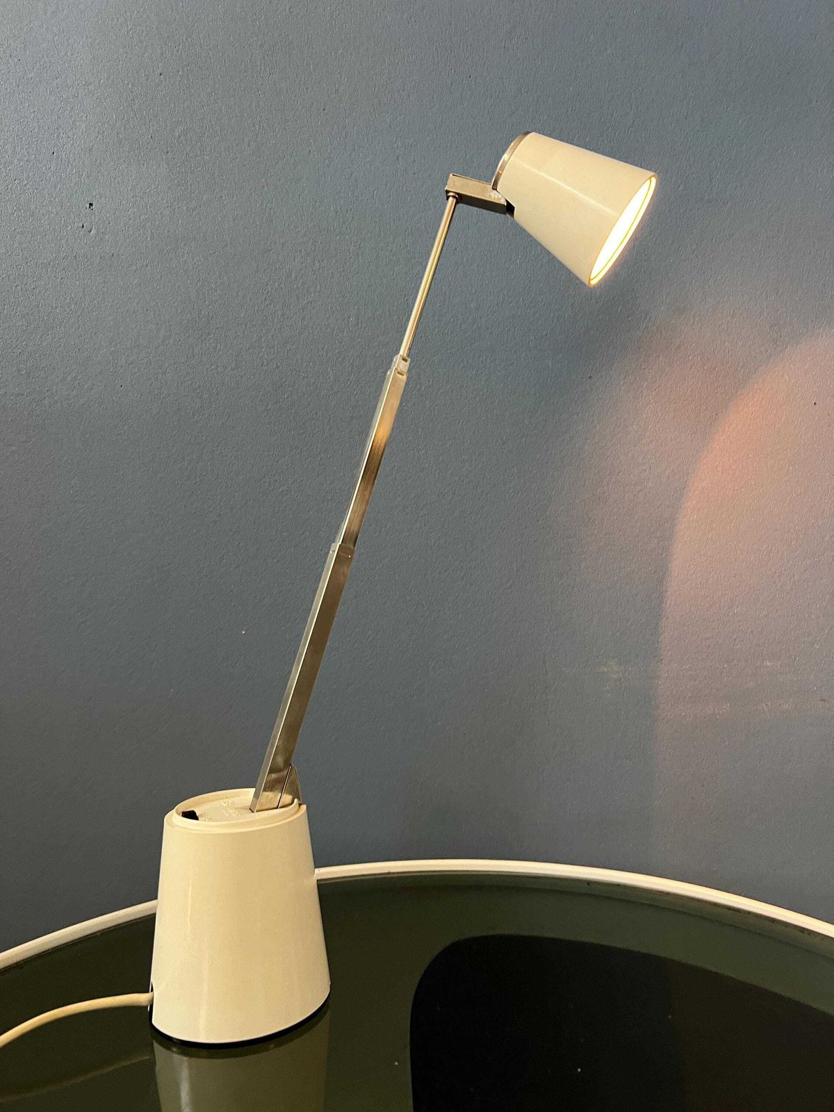 Vintage Beige Telescopische Bureaulamp Van Eichhoff photo furniture
