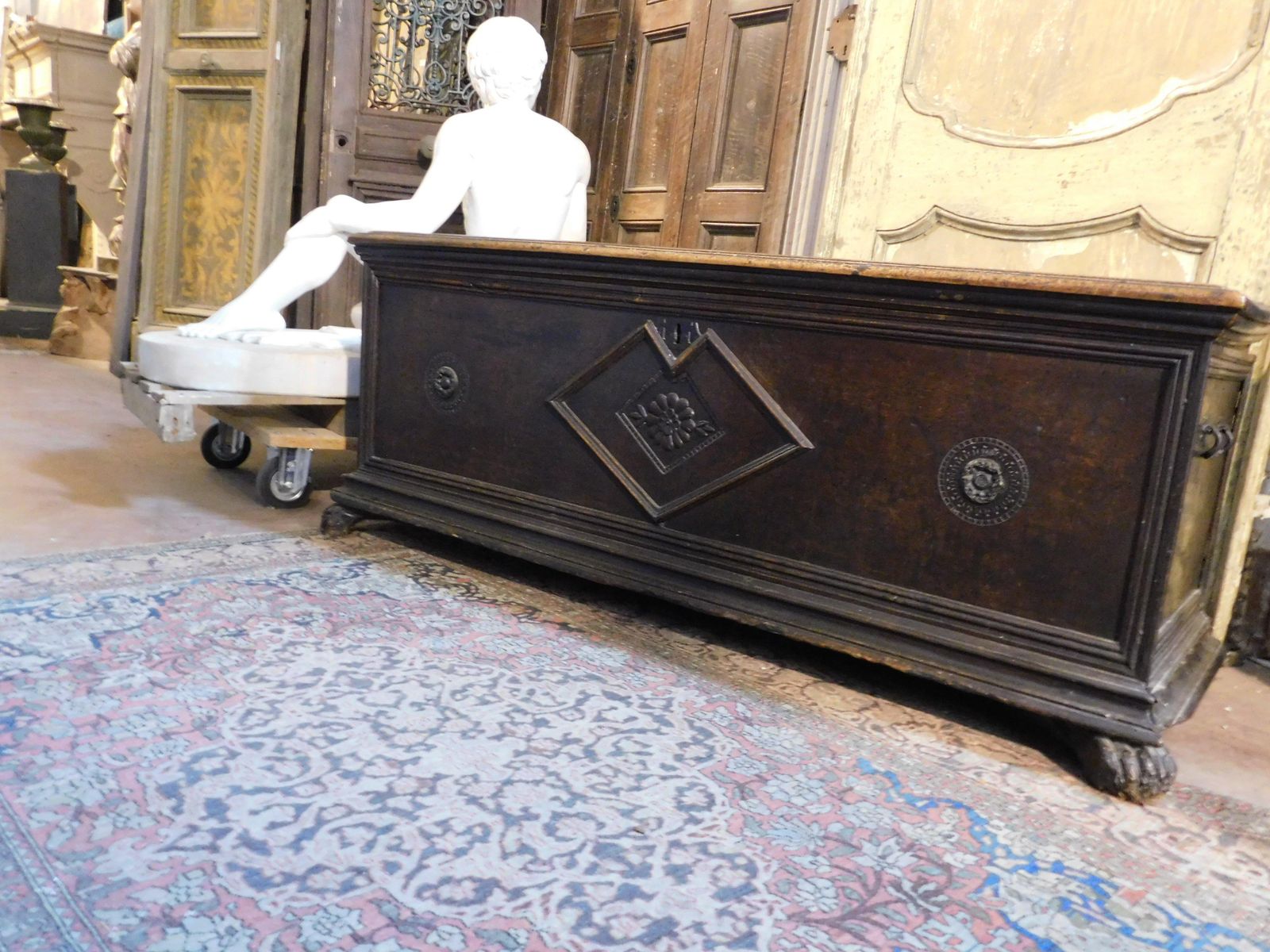 Chest In Walnut Wood, Carved With Three Flowers And Lion's Paw Feet, Italy photo 1202.0