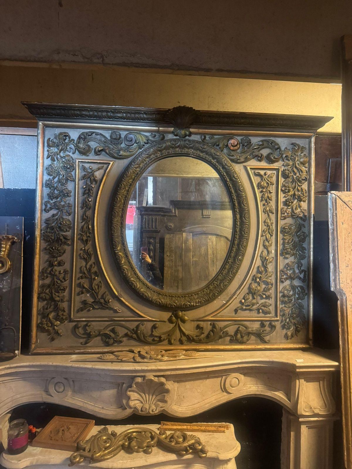 photo furniture Lacquered Wood Mirror With Rich Carved Carvings, Italy