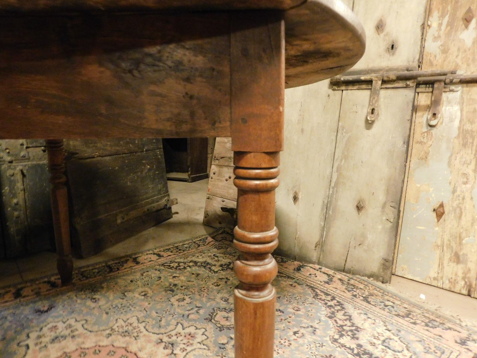 photo furniture Round Table In Walnut And Beech Wood, Carved Legs, Italy