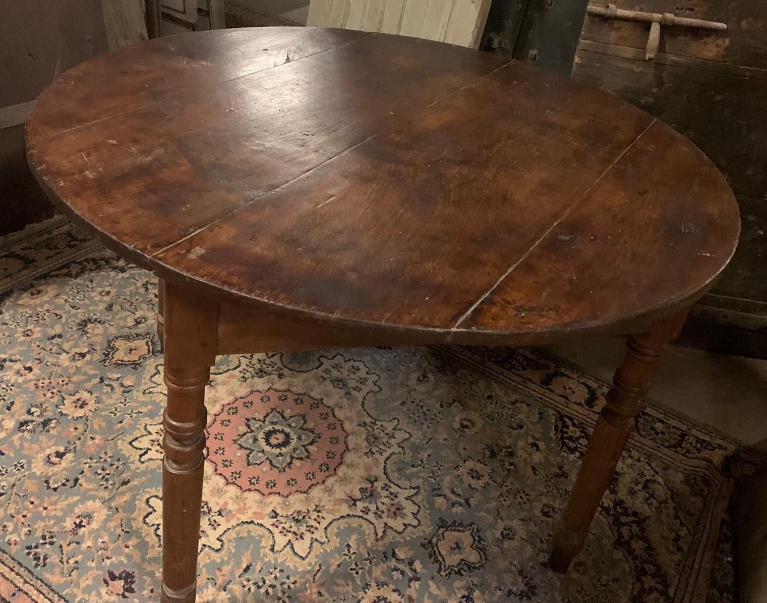 photo vinterior Round Table In Walnut And Beech Wood, Carved Legs, Italy