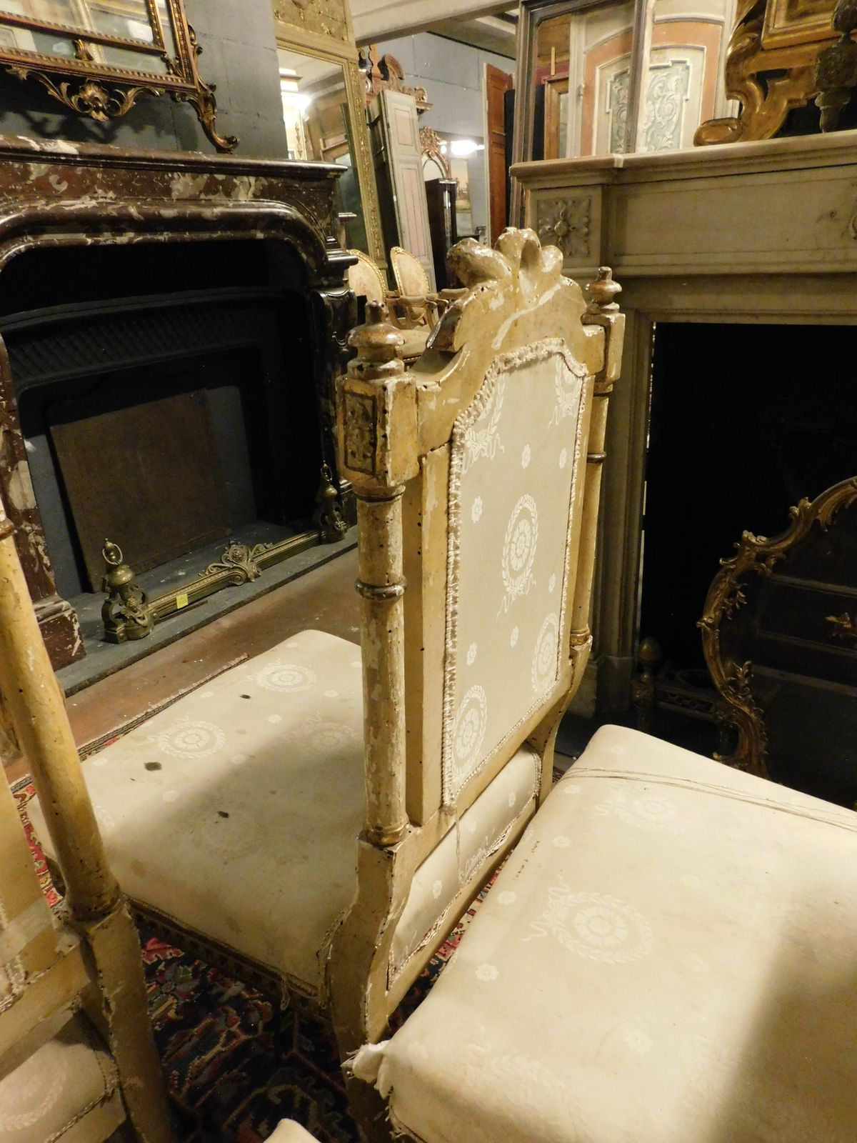 2405.0 Living Room Set With 1 Armchair And 3 Carved And Gilded Chairs, Italy photo