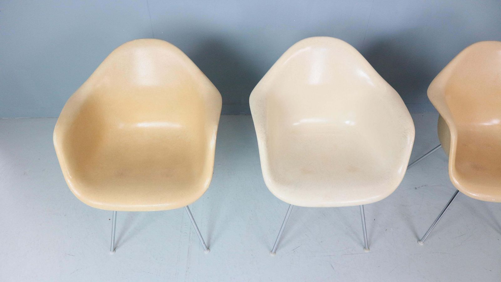 Charles & Ray Eames Set Of 4 Off White "H Base" Chairs For Herman Miller, 1960 photo buy