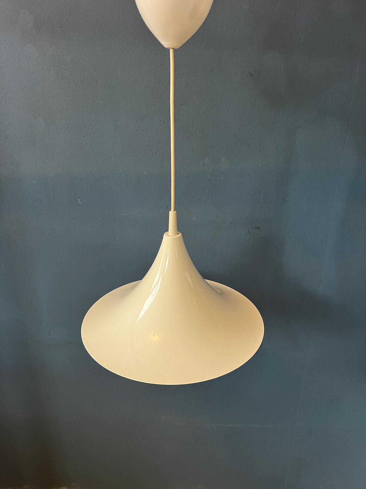 Vintage Witteglanzende Space Age Heksenhoed Hanglamp photo 188.0