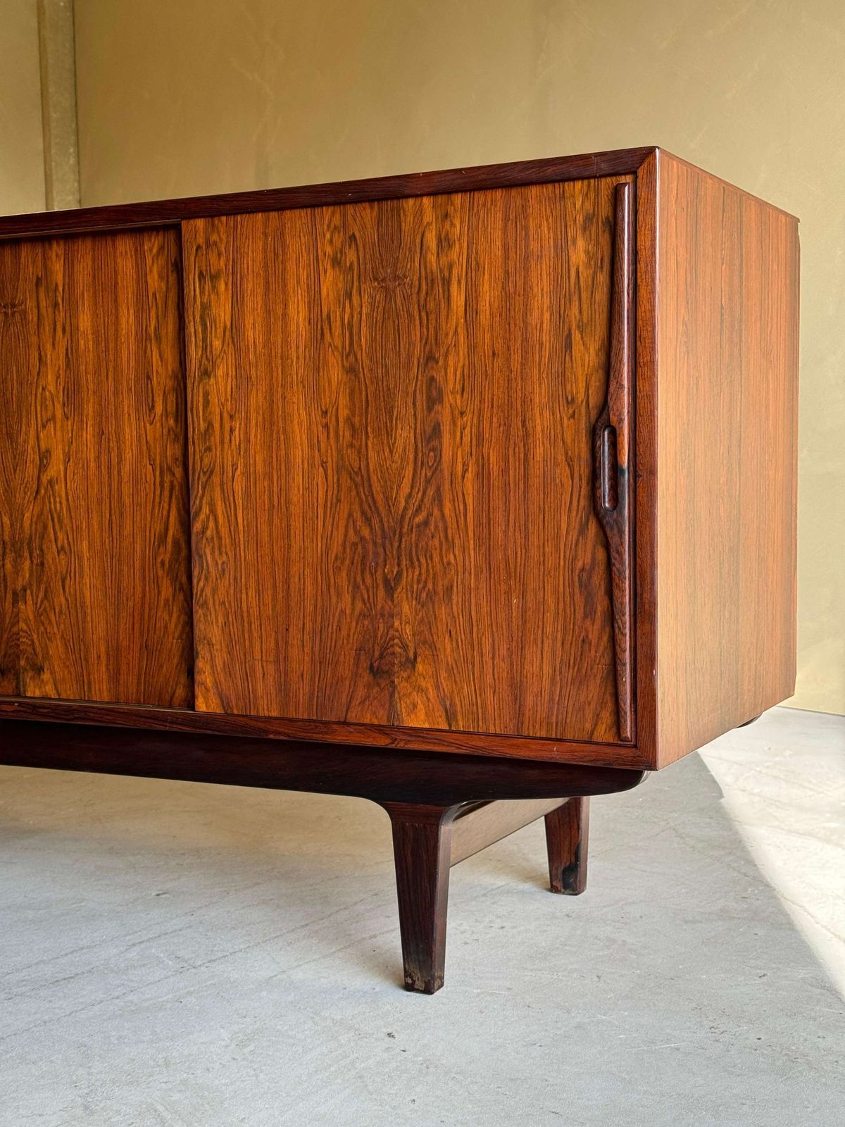 2338.0 Deens Teakhouten Dressoir photo