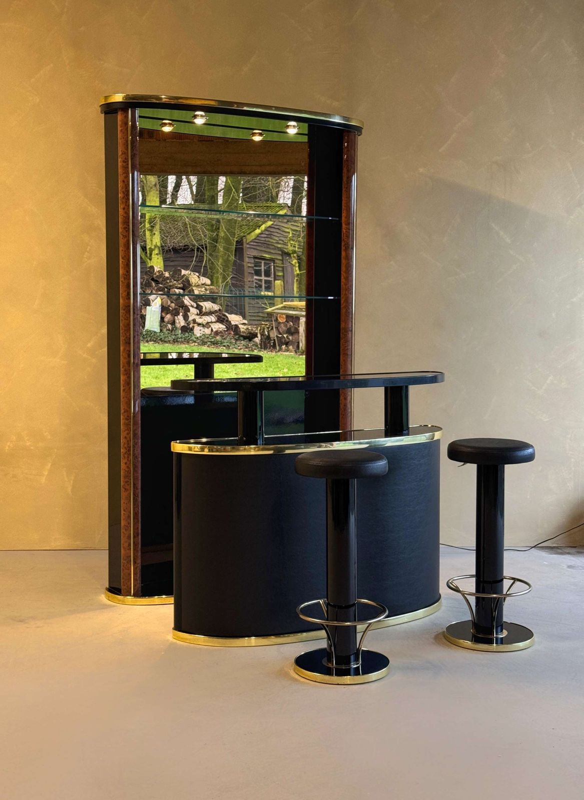 Mid Century Cocktailbar In Zwart Gelakt Hout En Wortelhout